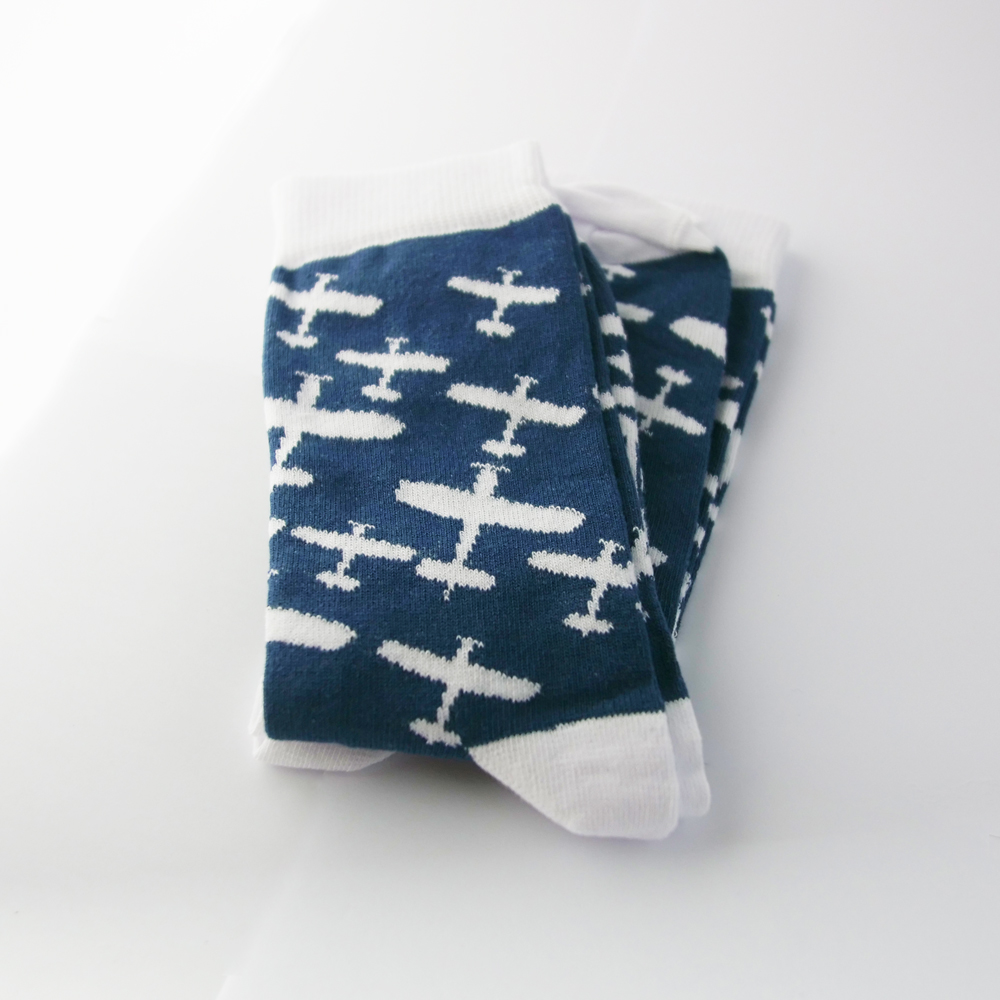 Donkerblauw met witte vliegtuigen